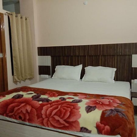 Adb Rooms Hotel De Pal Varanasi Exterior foto